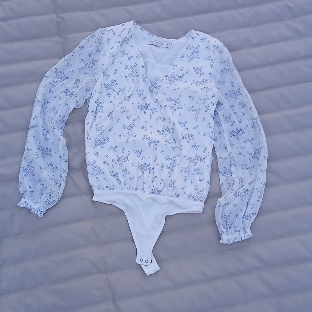 🏷3/$15 NWOT Abercrombie & Fitch bodysuit